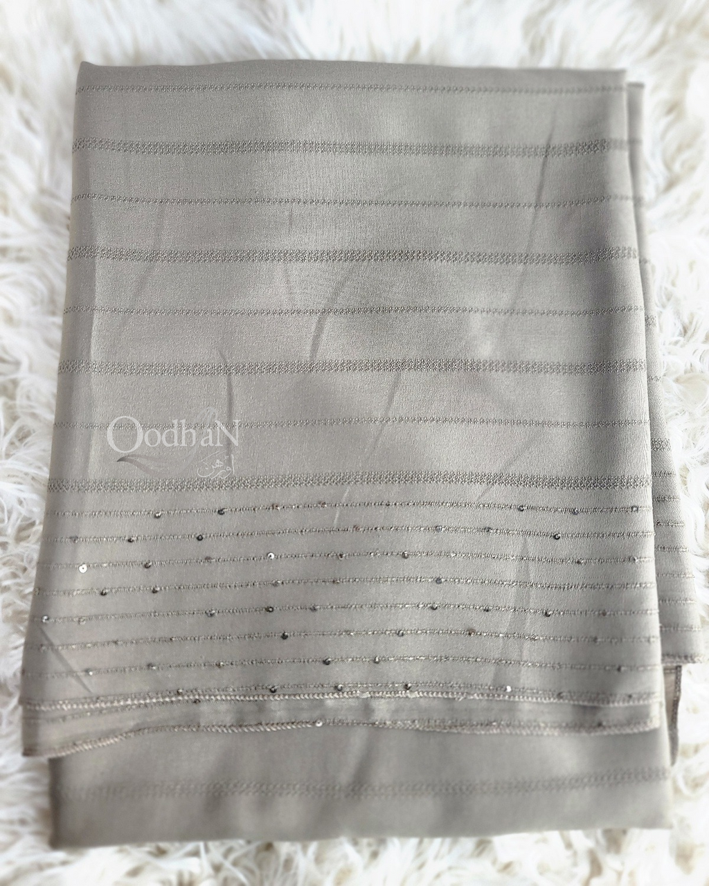 Dot Sequins Border